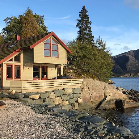 Seaside 3-Bedroom House Svelgen Экстерьер фото